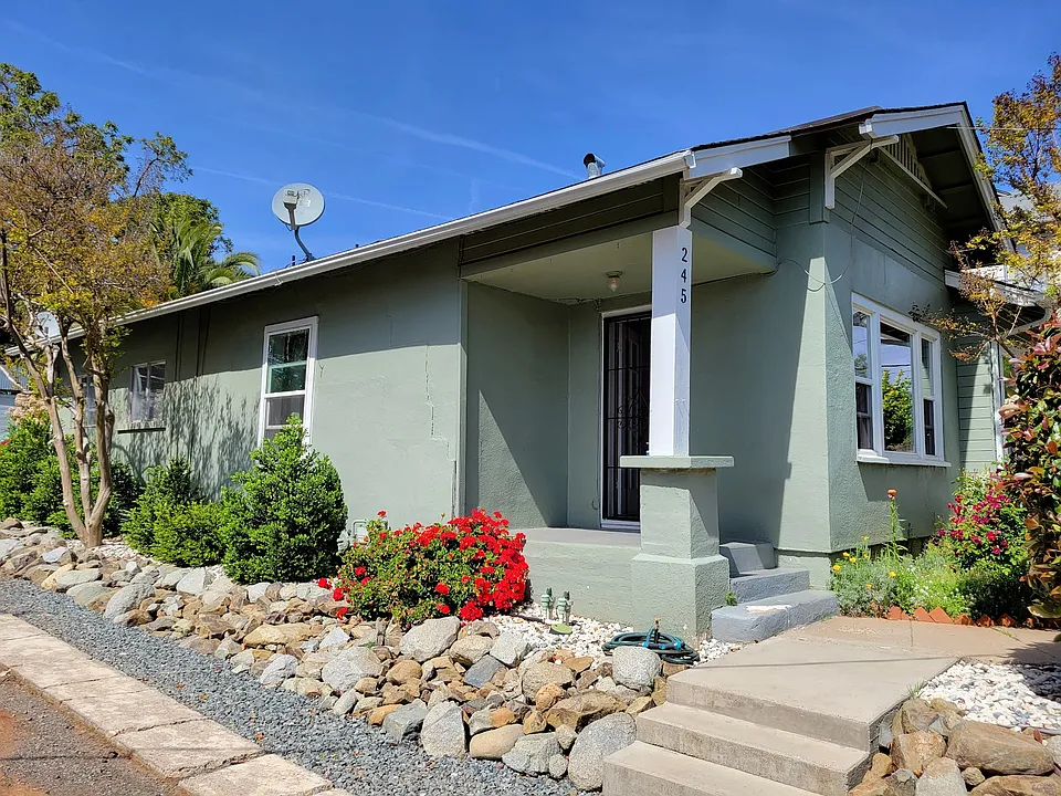 Foresthill Ave