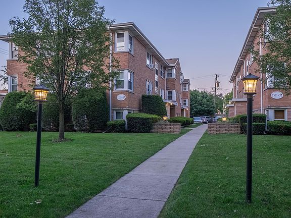 3rd image of 1537 William St APT 1E