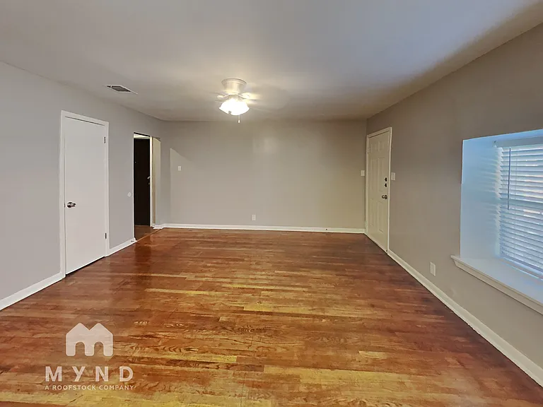 510 E University Ave — Photo 6
