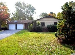 24 Campbell Dr, Dix Hills, NY 11746