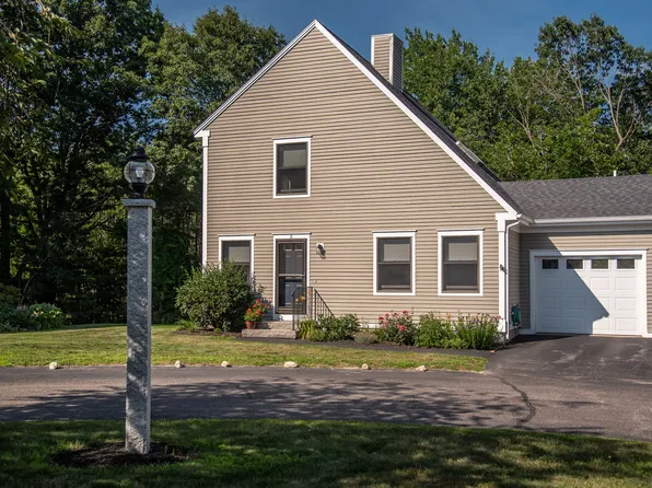 8 Quaker Ln, Portland, ME 04103