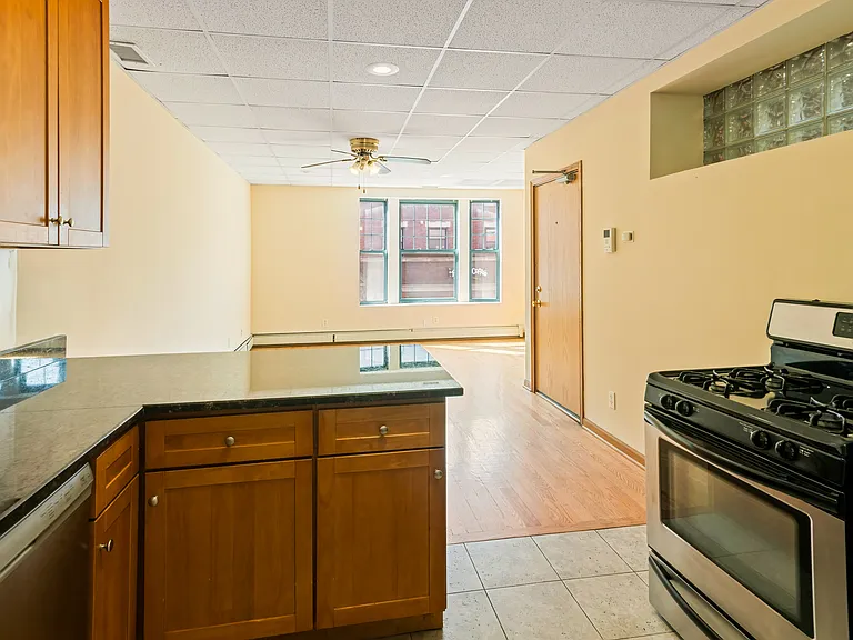 1435 E 53rd St #2W — Photo 6