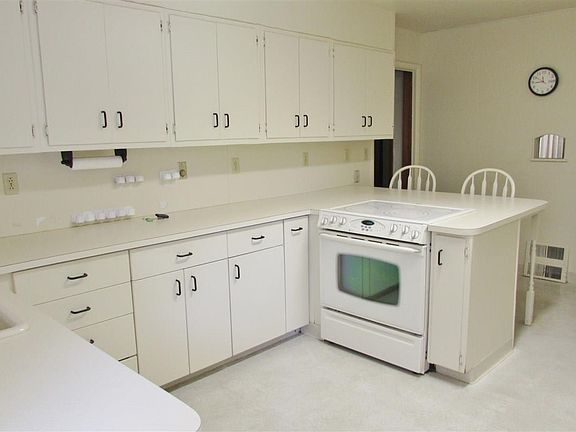 2nd image of 205 S Loomis Ave