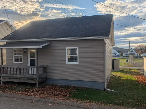 206 3rd St, Vestaburg, PA 15368
