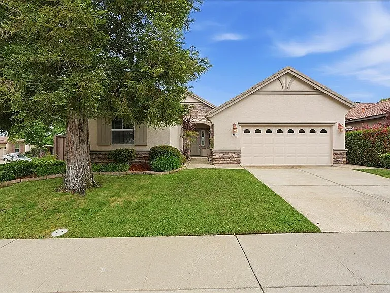 492 Lone Spur Dr — Photo 1