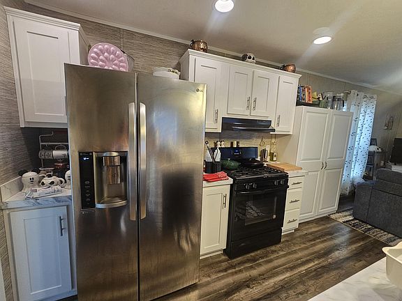 5th image of 8 Manor Dr