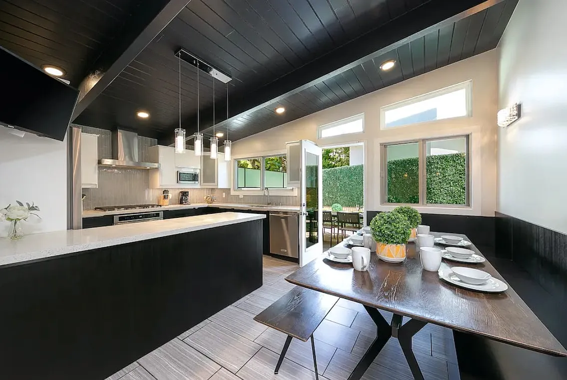 4 bed, 2000 sqft, $8,250 — Photo 4