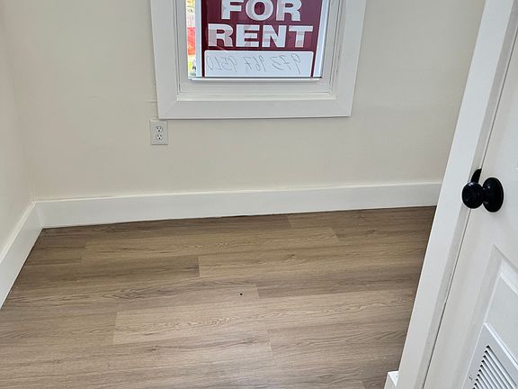 3rd image of 468 14th Ave #2