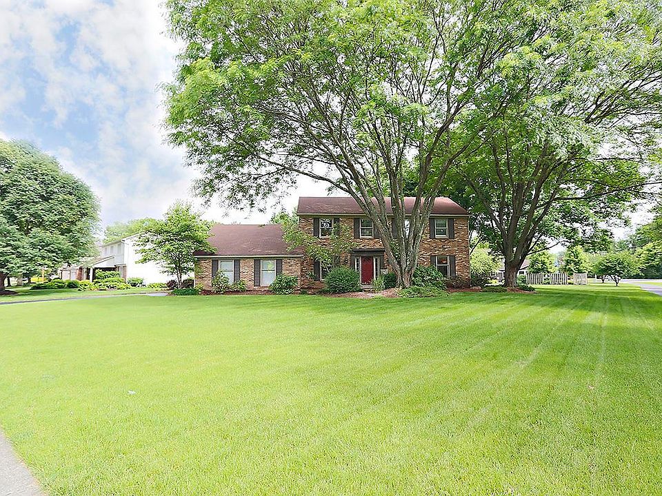 1st image of 93 Walcreek Dr E