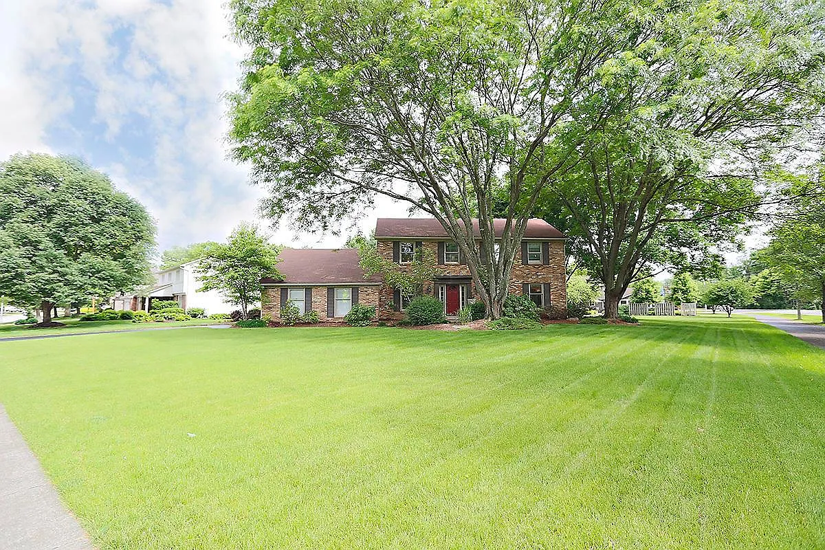 93 Walcreek Dr E photo 1