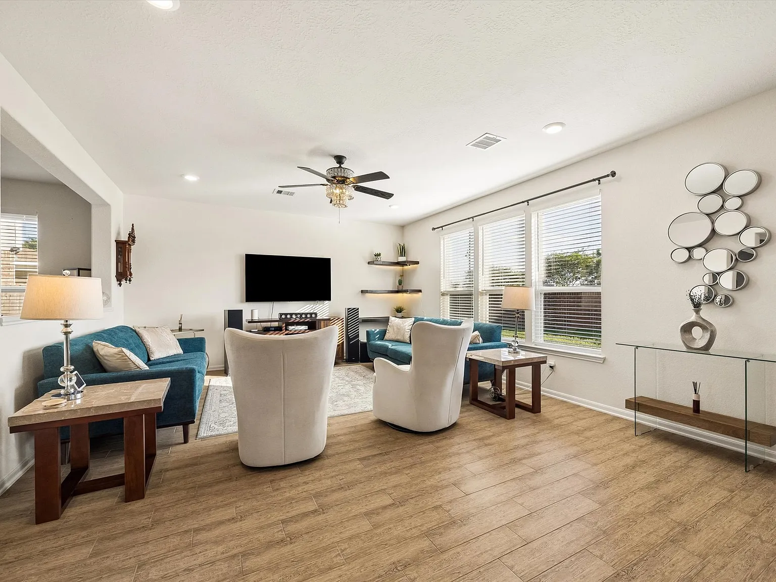 3 bed, 1894 sqft, $2,300 — Photo 4