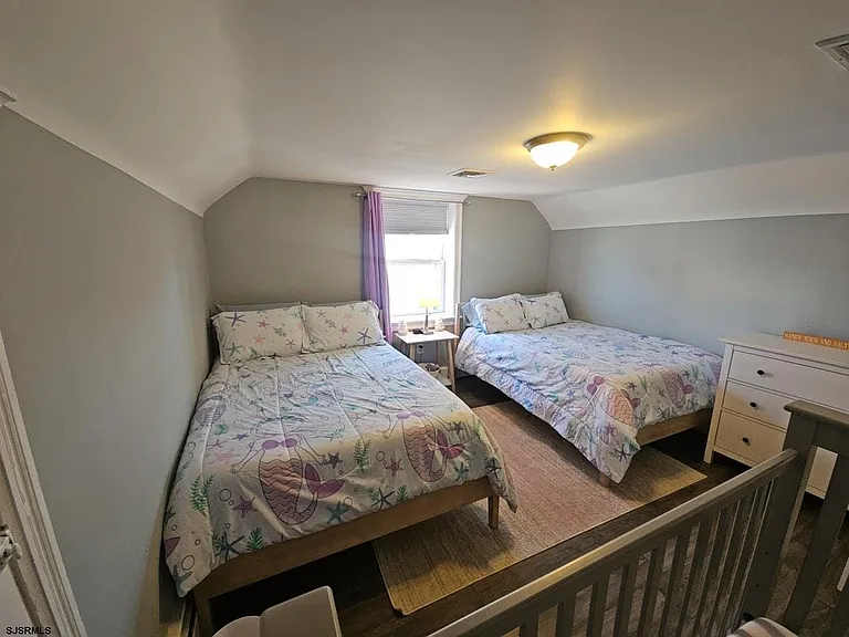 111 N Sacramento Ave — Photo 26