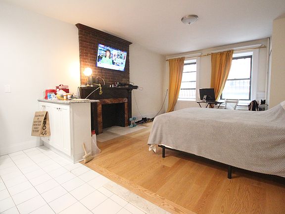 3rd image of 254 W 71st St #A