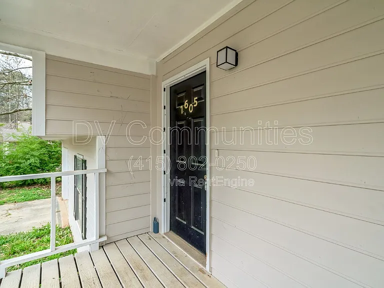 1605 Sugar Plum Dr SW — Photo 6