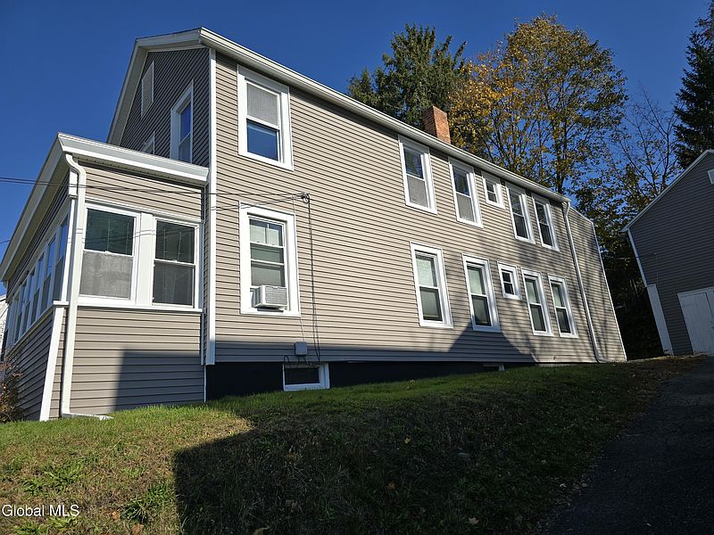 3rd image of 36 Kinloch Avenue