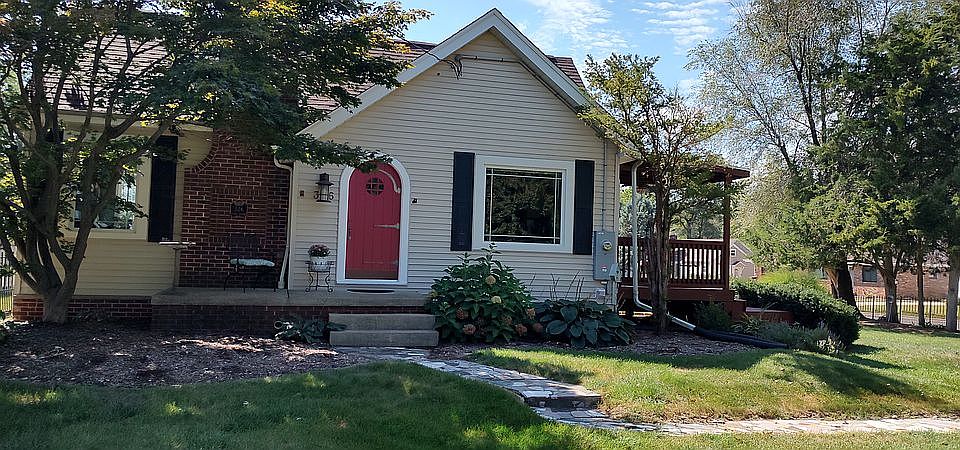 1st image of 326 W Clara Ave
