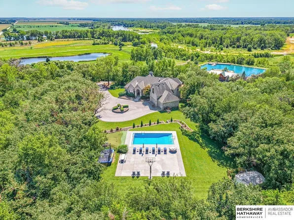 7191 S 240th St, Gretna, NE 68028