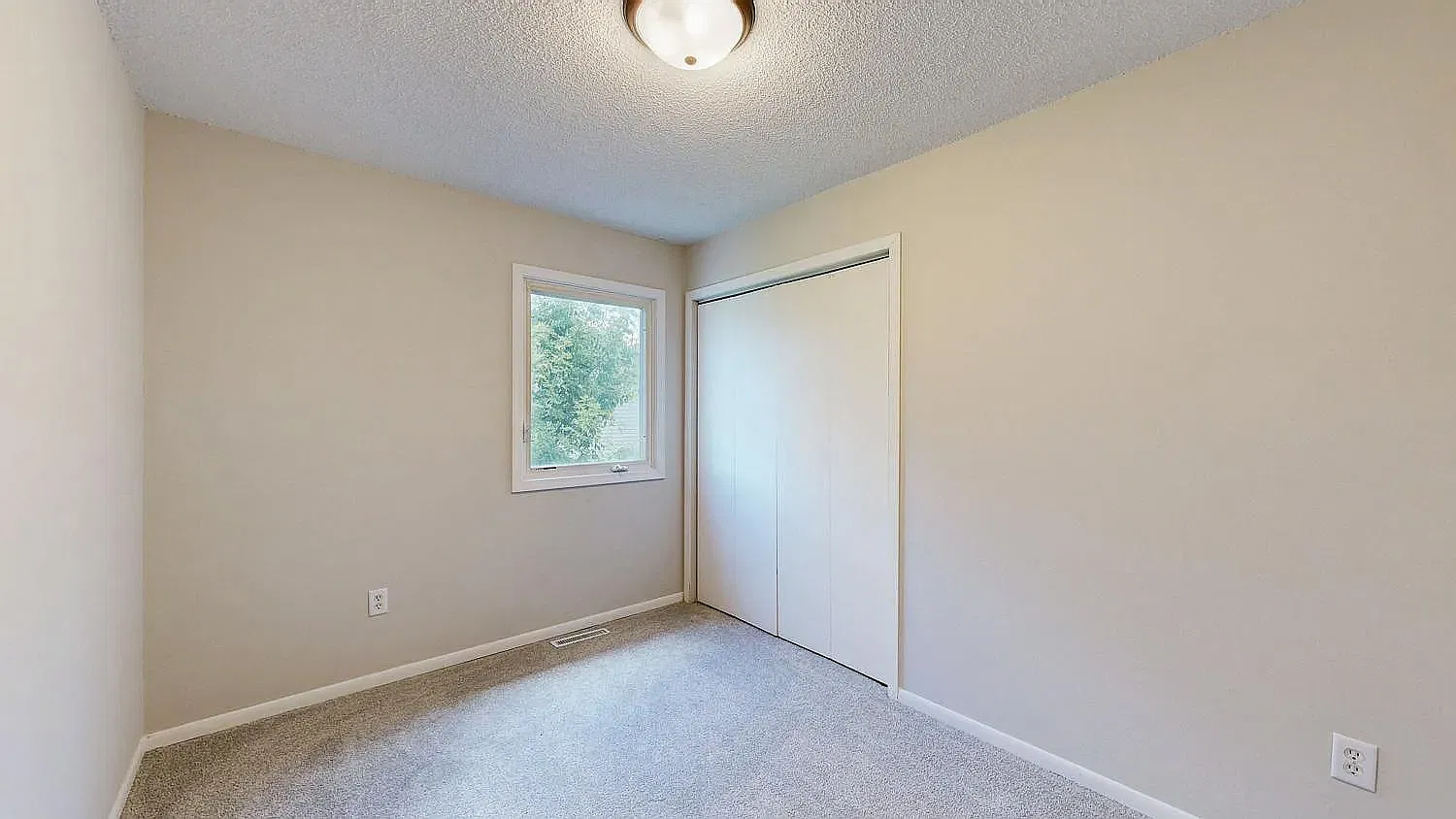 3 bed, 1320 sqft, $1,700 — Photo 2