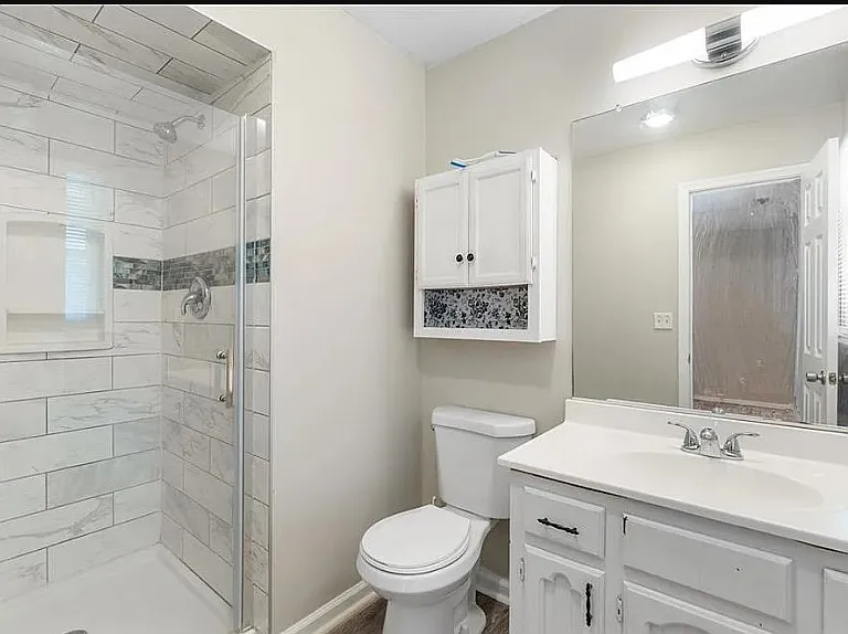 300 Ashwood Dr — Photo 11