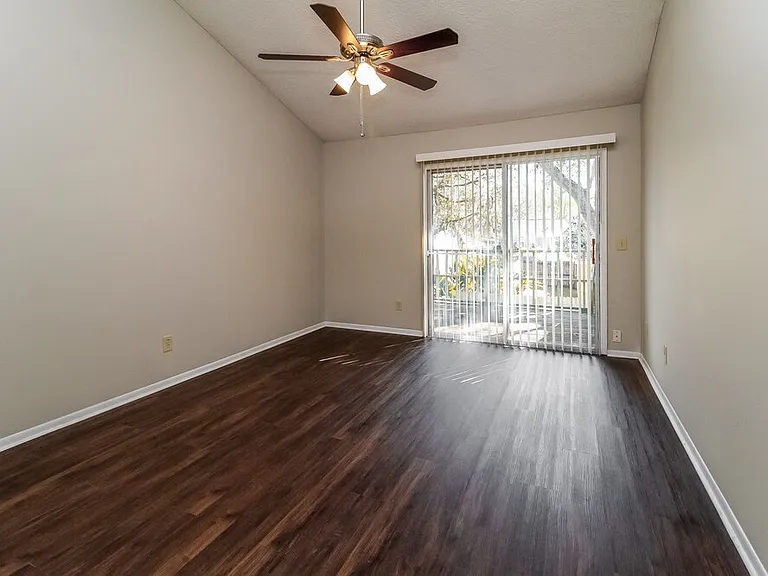 1240 Crossfield Dr — Photo 9