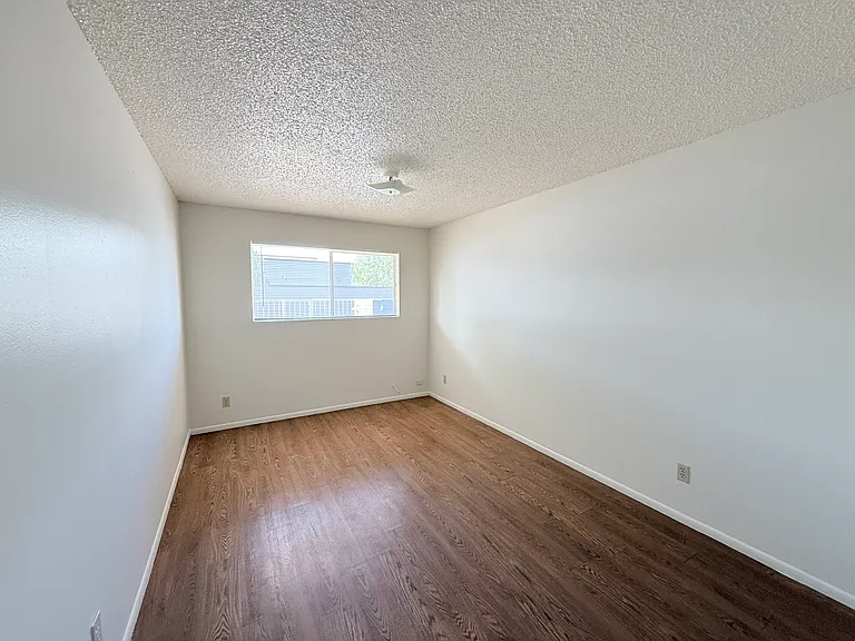 220 S 3rd Ave #6 — Photo 7