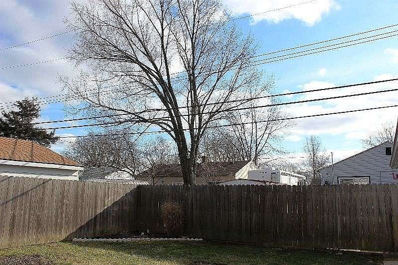 1st image of 33269 Alvin St