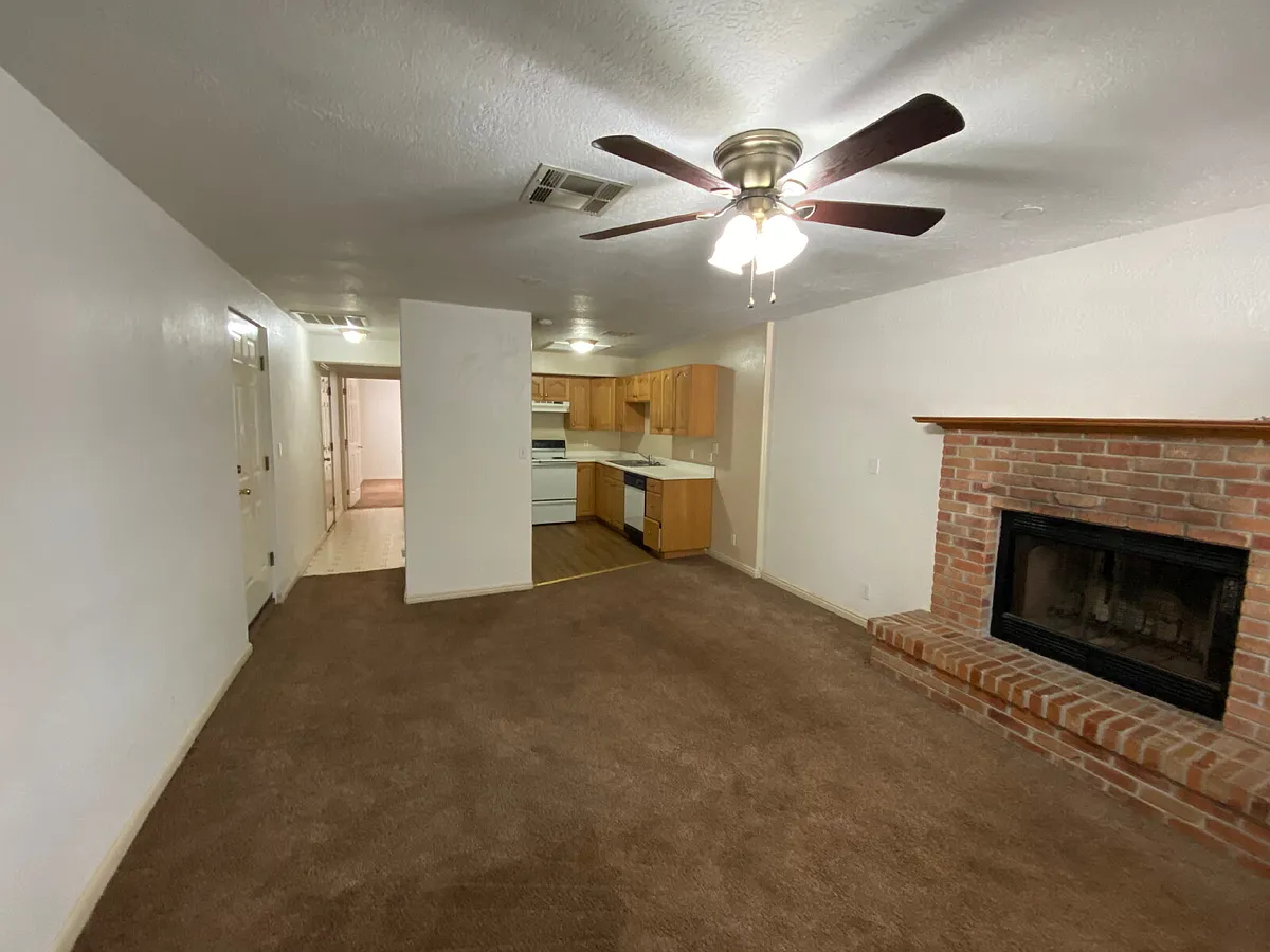 Building Photo - 656 Diagonal St #B