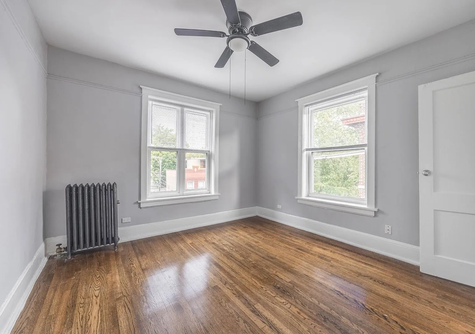3 bed, 1200 sqft, $2,400 — Photo 3