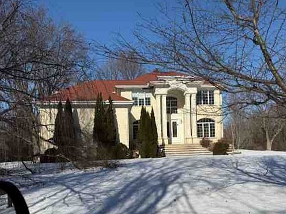 2nd image of 2113 Elgin Rd