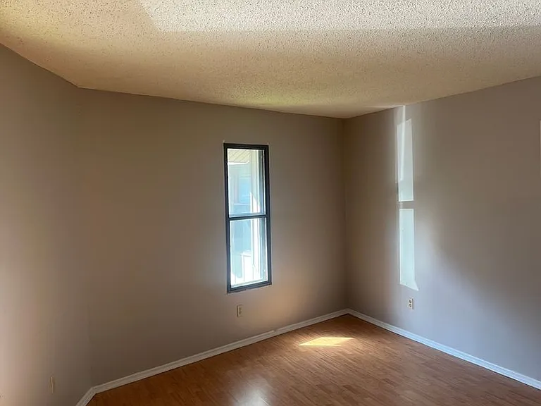 205 W Woodruff — Photo 2