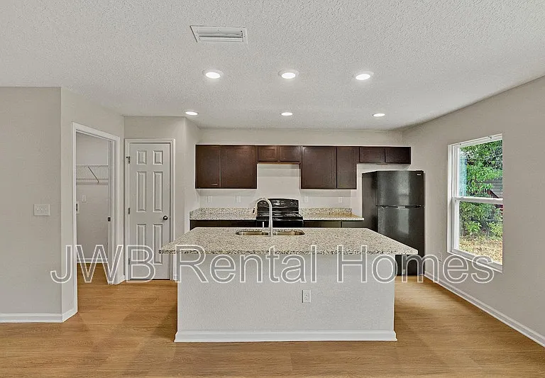 2019 Benedict Rd — Photo 3