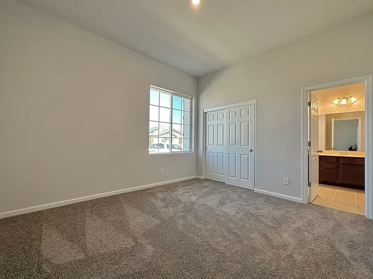 2028 Smith Dr — Photo 9