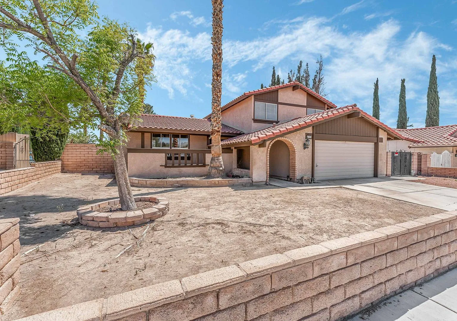 Gorgeous Pool Home For Lease! — Photo 1