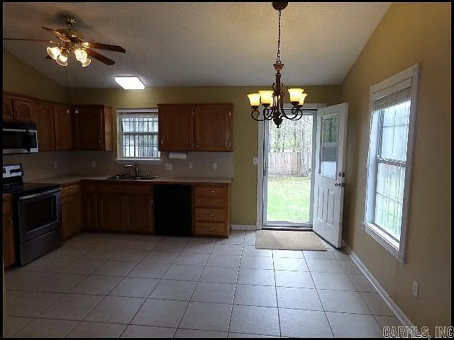 1009 Foxwood Dr — Photo 9