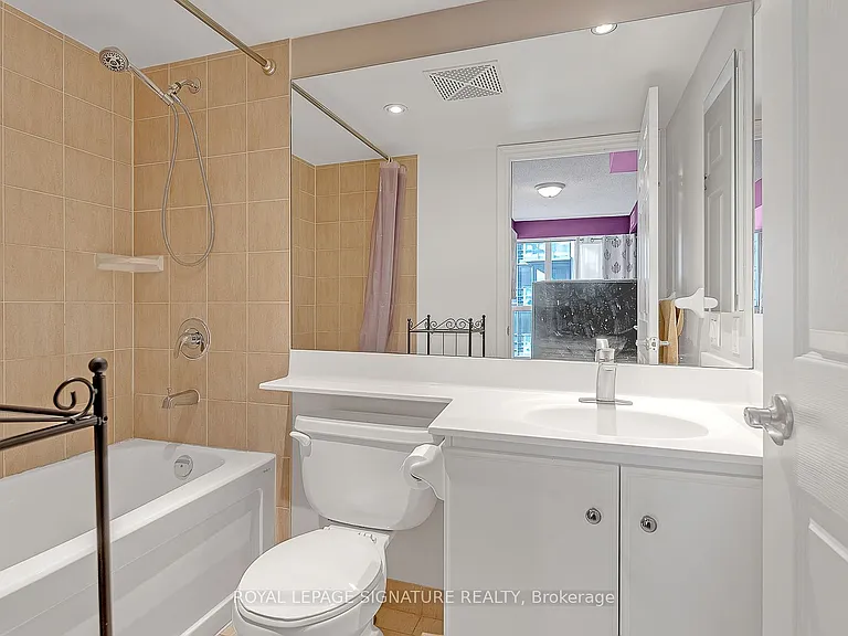 270 Wellington St W #710 — Photo 14