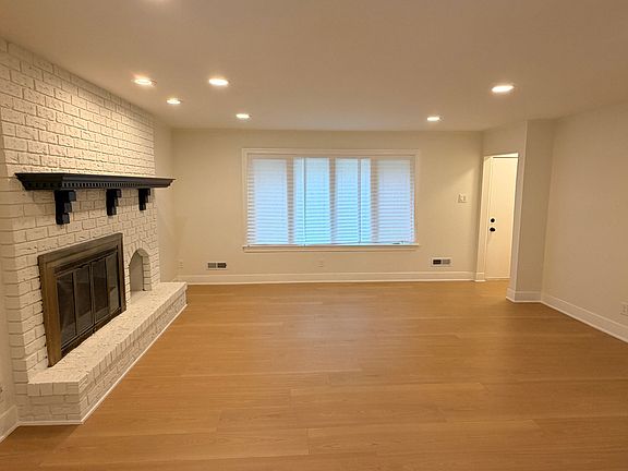 5th image of 16067 School St