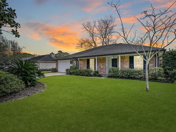 305 Westwood Dr, League City, TX 77546