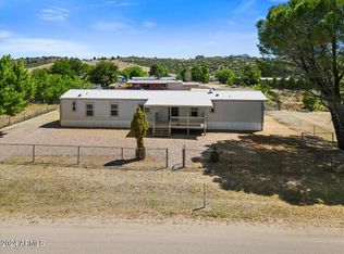 18229 S Pioneer Ave, Peeples Valley, AZ 86332