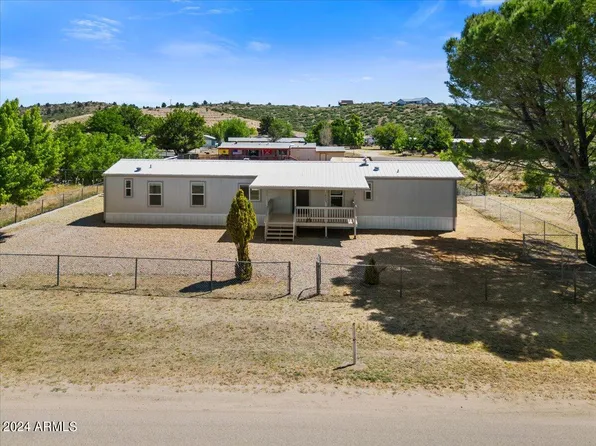 18229 S PIONEER Avenue, Peeples Valley, AZ 86332