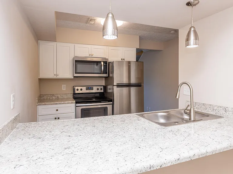 City Pointe — Photo 12