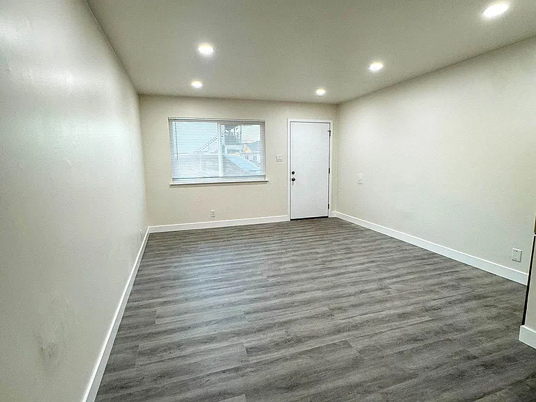 333 Dumont Ave #1 — Photo 7