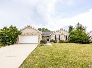 413 Fieldview Dr, Smithton, IL 62285