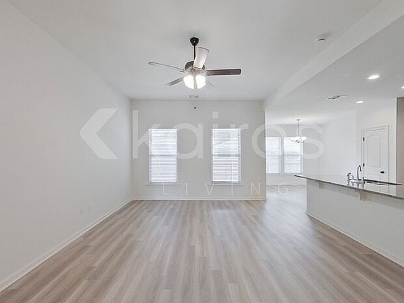 3rd image of 205 Salvat Dr
