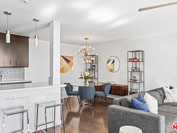 3rd image of 8535 W West Knoll Dr APT 121