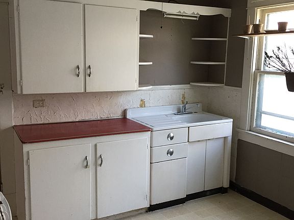 3rd image of 25 Lisbon Ave APT 4
