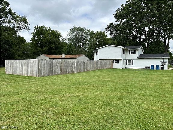 4th image of 1207 Rosewood Dr NE
