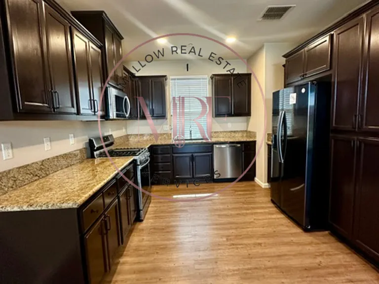 2465 Aberdeen Ct — Photo 4