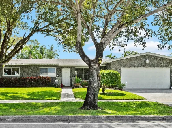 8800 Pasadena Lakes Blvd, Hollywood, FL 33024