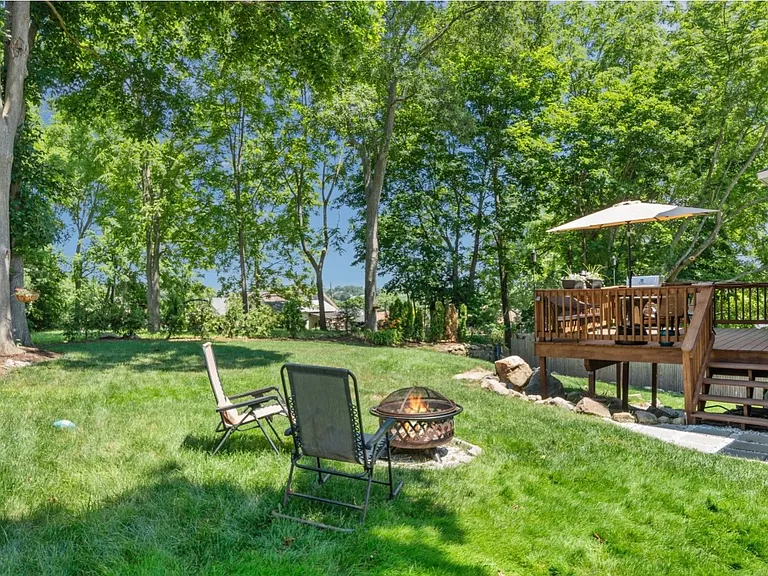 44 Dion Ave — Photo 36