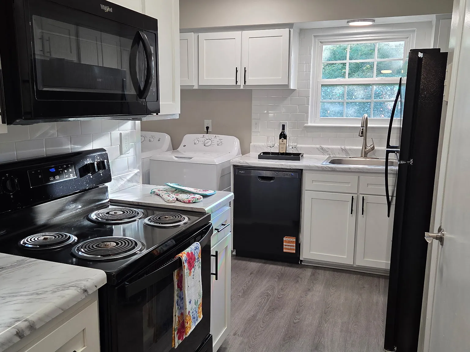 Huntington Apartments — Photo 1